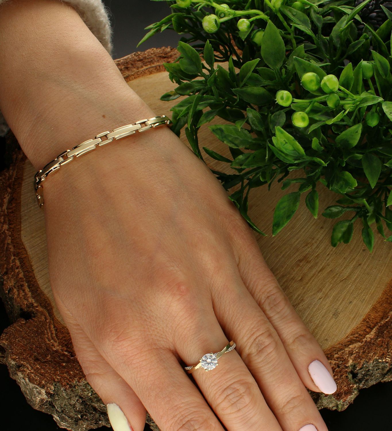 Bransoletka złota 333 o nowoczesnym wzorze BR 6814 333. Bransoletka damska złota. Złota bransoletka idealna na prezent. Bransoletka damska złota. Damska bransoletka z łączonych ogniw. Złota bransoletka na każdą okazję.  (1).jpg